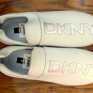 Never worn DKNY 7.5 size shoes. Colour is halogen.